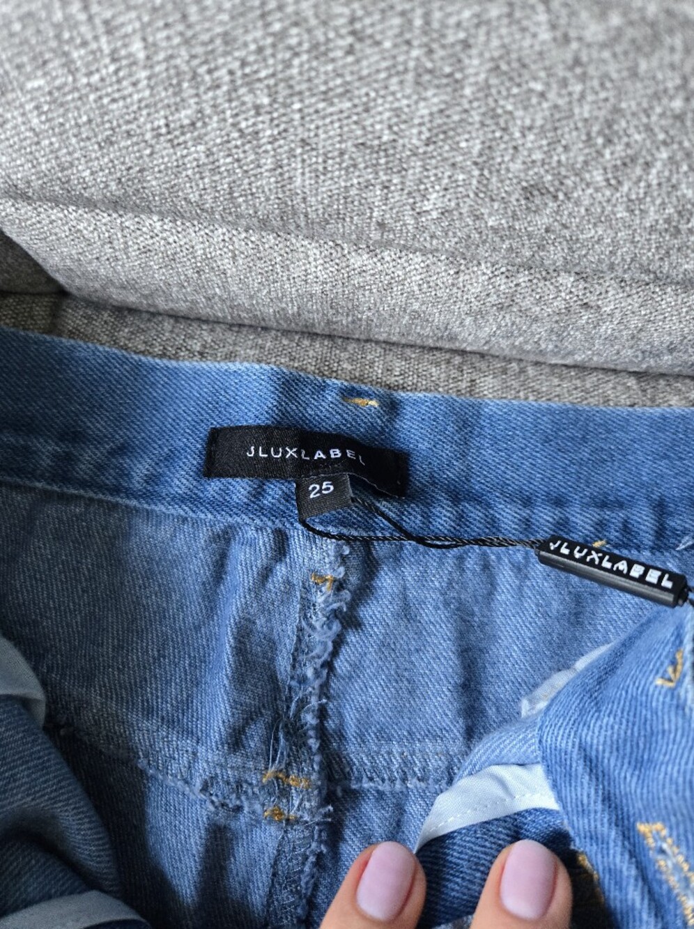 JLUXLABEL | Medium Wash Roesia Jeans In Blue Size 25 - Picture 11 of 16